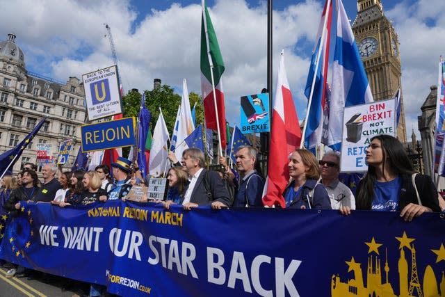 Thousands rally in London, calling for UK to rejoin EU