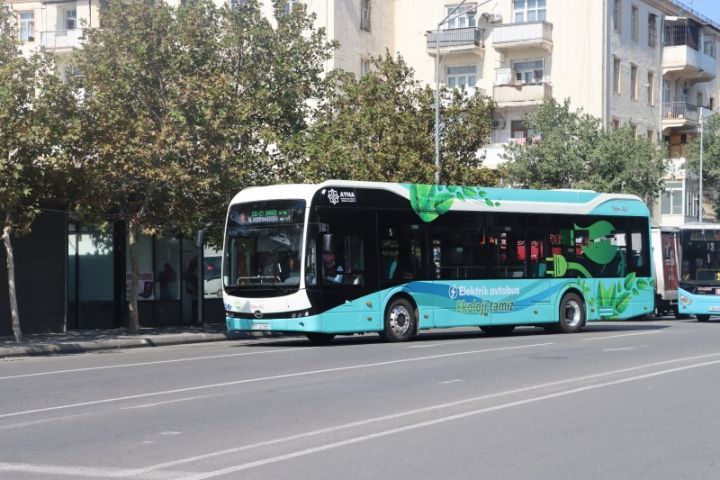 Baku streets meet first electric bus
