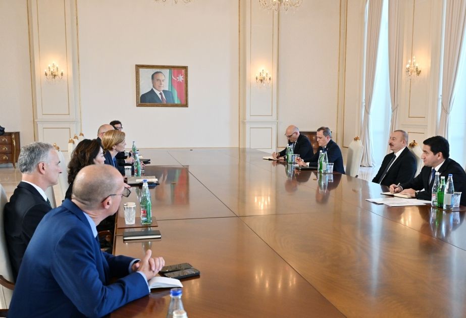 President Ilham Aliyev receives US delegation