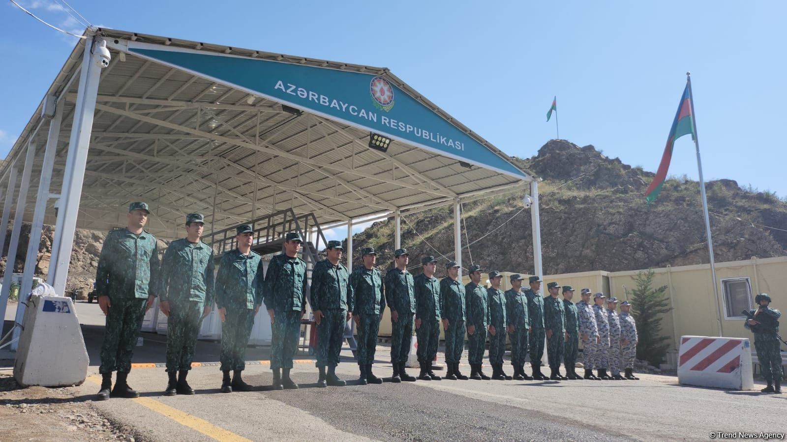 Azerbaijan's Lachin checkpoint holds minute's silence on occasion of Remembrance Day [PHOTOS] - Gallery Image
