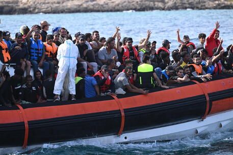 EU seeking deal on migrants & NGOs