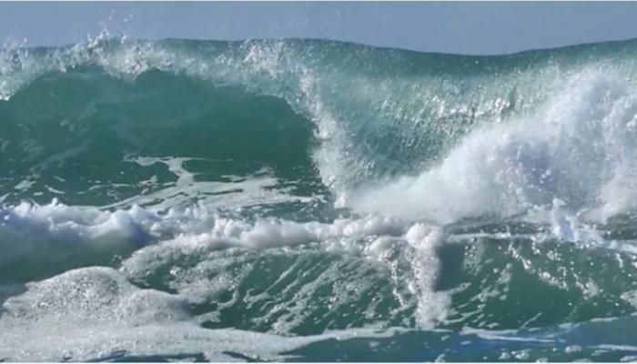 Wave reaches 2 meters high at Oil Rocks in Caspian Sea