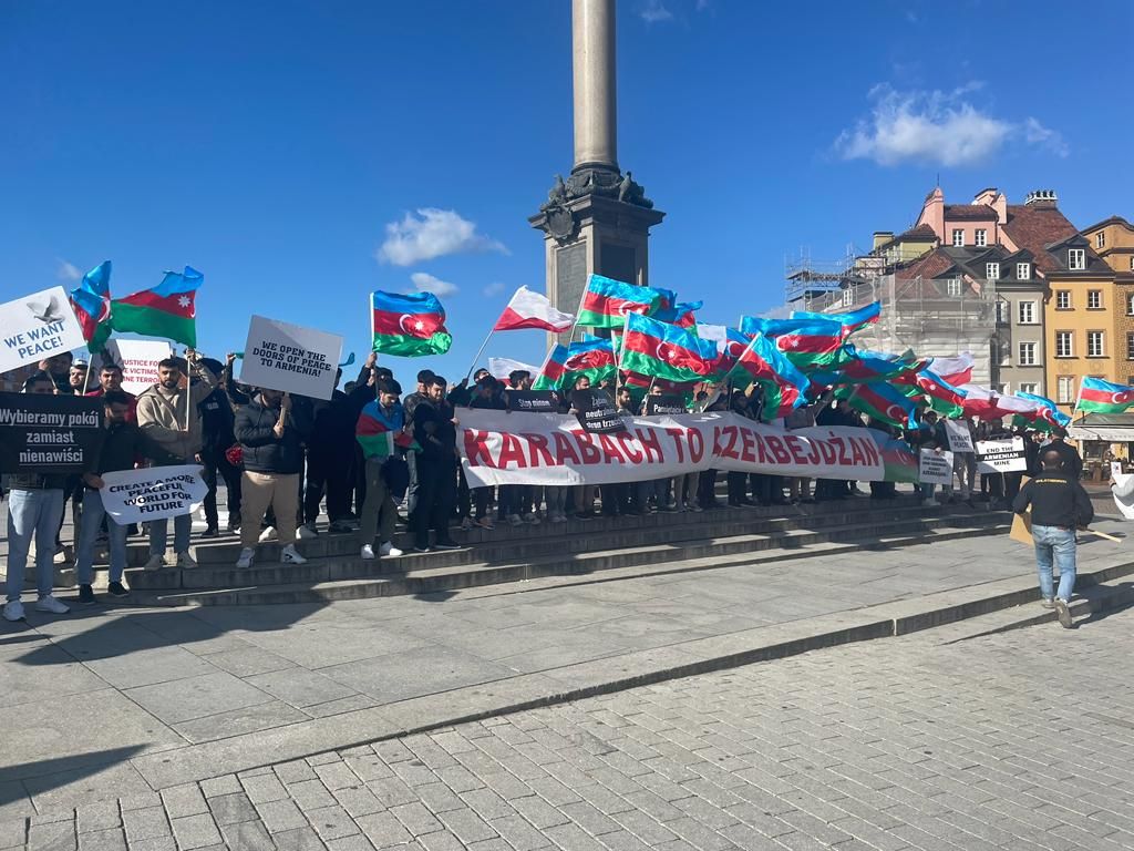 Azerbaijanis hold peaceful protest in Warsaw against Armenian mine terror [PHOTOS/VIDEOS]