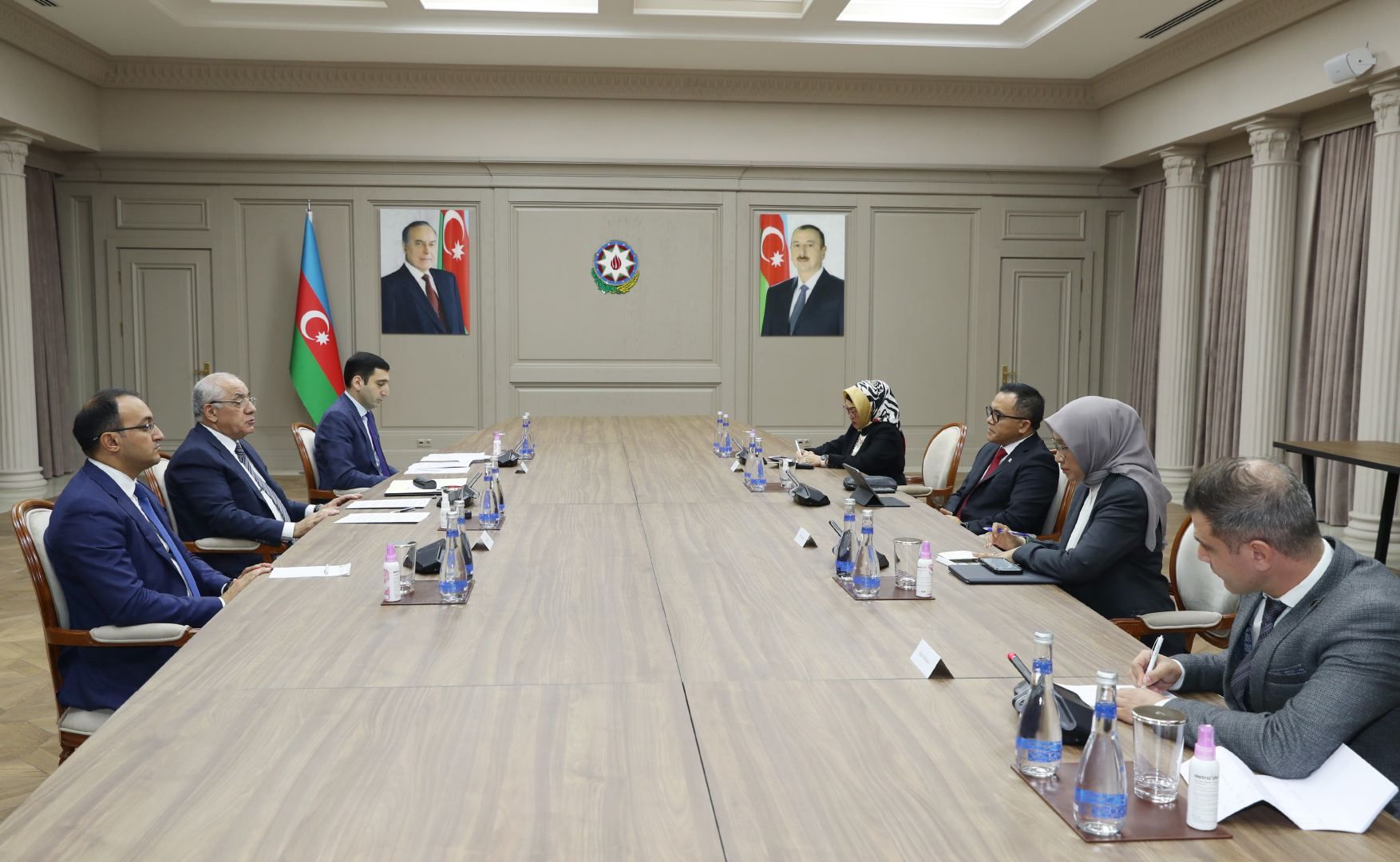 Azerbaijani PM meets with Indonesian Administrative and Bureaucratic Reforms Minister