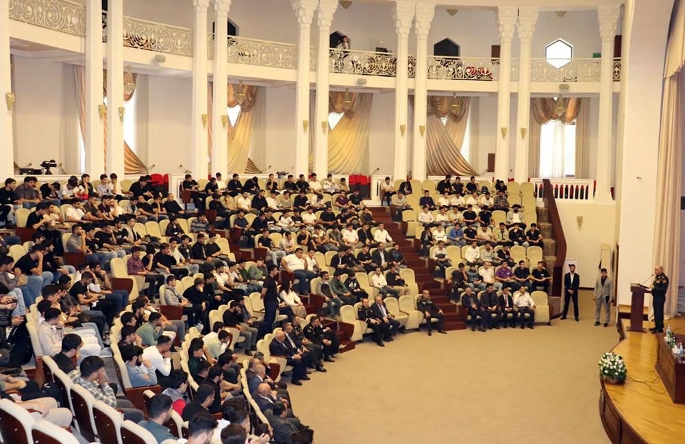 Delegation from National Defence University meets with students [PHOTOS]