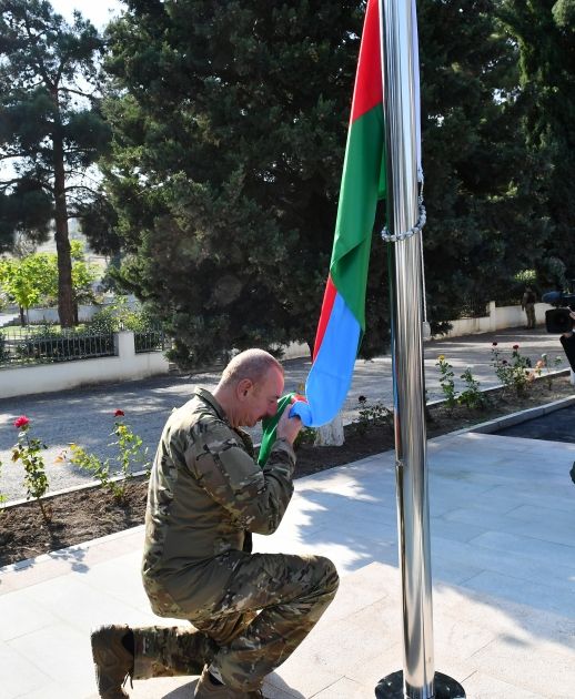 President Ilham Aliyev raises national flag of Azerbaijan in Asgaran settlement of Khojaly district [PHOTOS]
