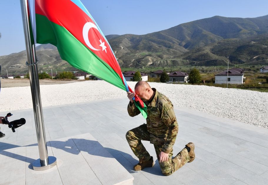 President Ilham Aliyev raises national flag of Azerbaijan in Khojaly town [PHOTOS]