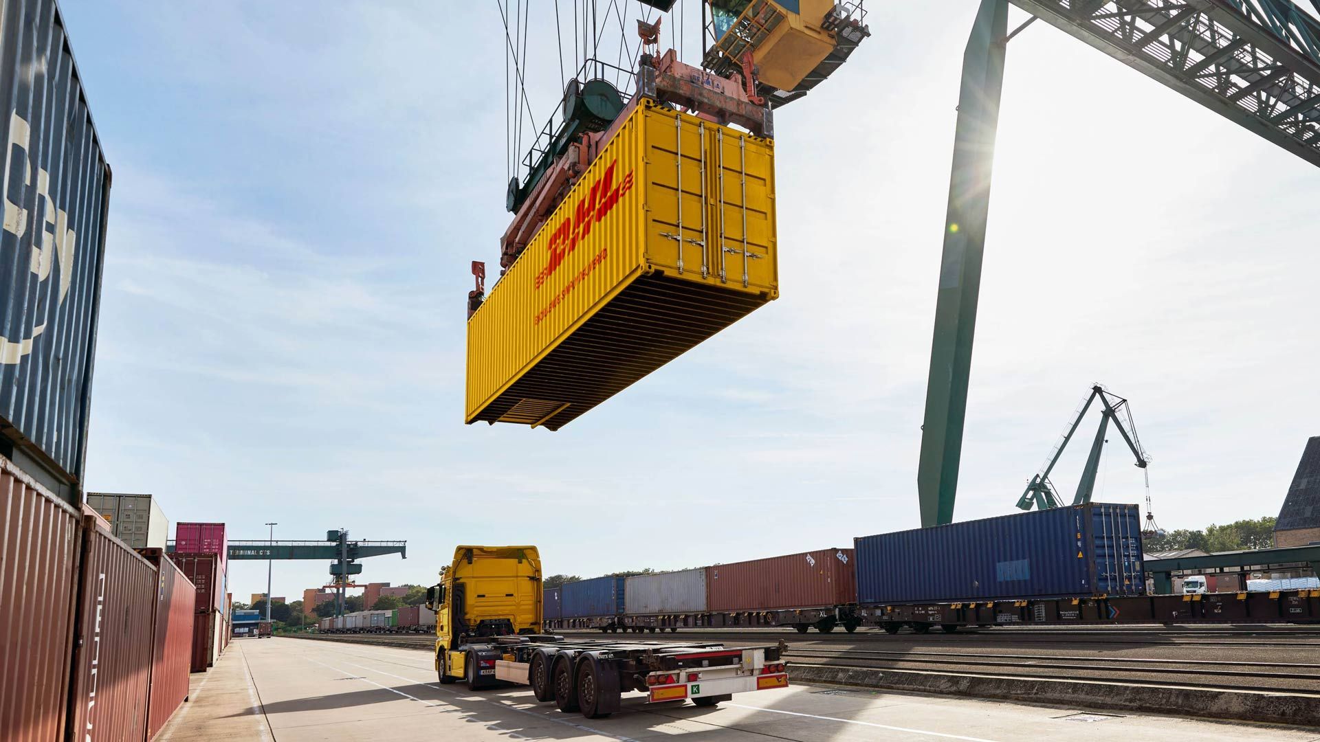 Volume of import-export cargo transported by containers increases