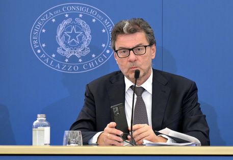 Italy's debt-to-GDP ratio rises to 142.4% in Q2