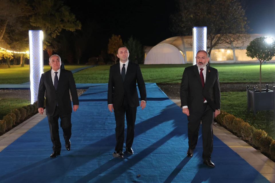 Azerbaijani, Armenian PMs meet in Georgia [PHOTOS\VIDEO] - Gallery Image