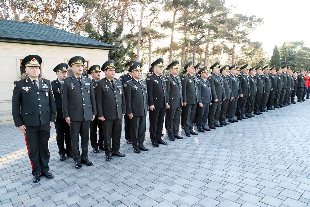 Defense Ministry’s military personnel pay visit to Second Alley of Martyrs [PHOTOS/VIDEO]