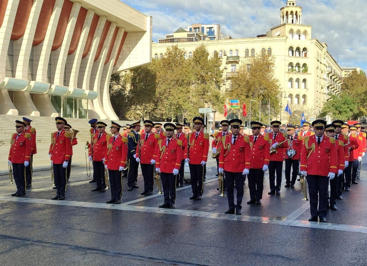 Baku holding march on occasion of Victory Day [VIDEO]