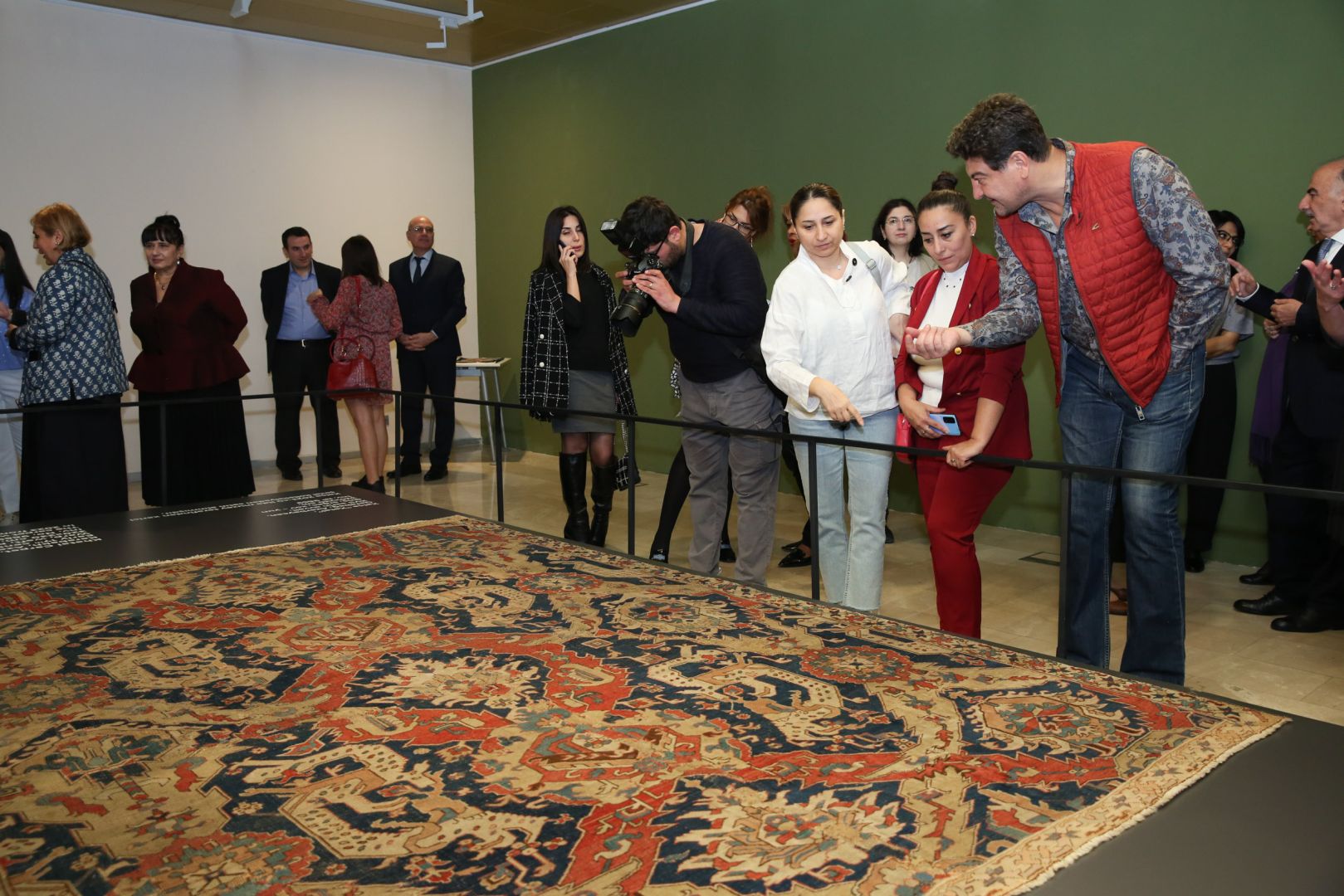 Centuries-old carpet returns to Azerbaijan [PHOTOS] - Gallery Image