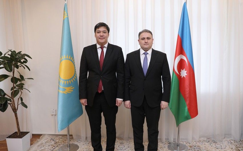 Azerbaijan, Kazakhstan discuss coop in field of defense industry