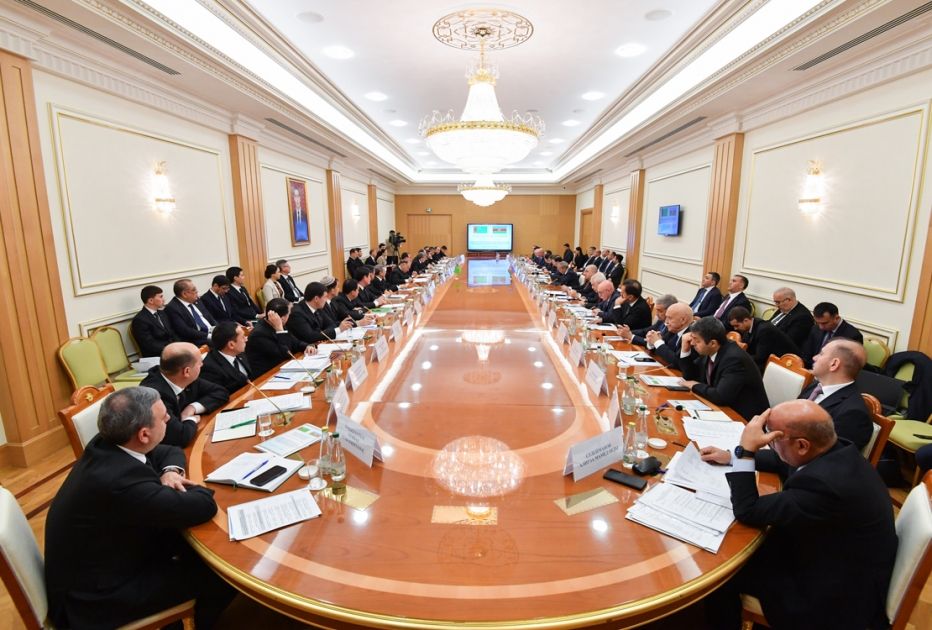 Azerbaijan, Turkmenistan hold joint meeting on economic and humanitarian coop [PHOTOS]