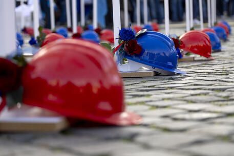 868 work-related deaths reported in 10 months, -4.5% in Italy