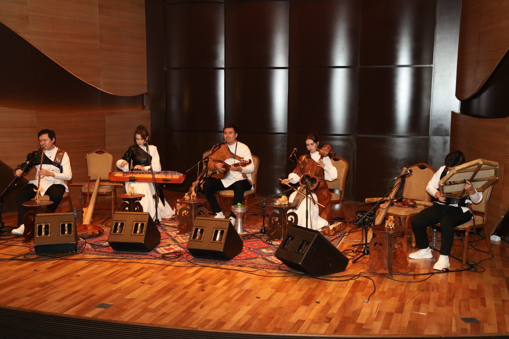 HasSak ethno-folk ensemble shines in Baku [PHOTOS]