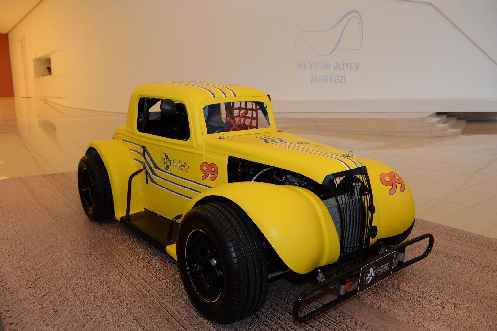 Classic and sports cars on display at Heydar Aliyev Center [PHOTOS] - Gallery Image