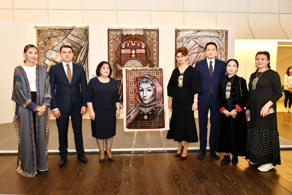 Kazakh artists demonstrate magnificent art pieces in Baku [PHOTOS]