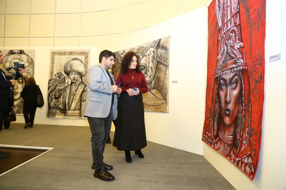 Kazakh artists demonstrate magnificent art pieces in Baku [PHOTOS] - Gallery Image