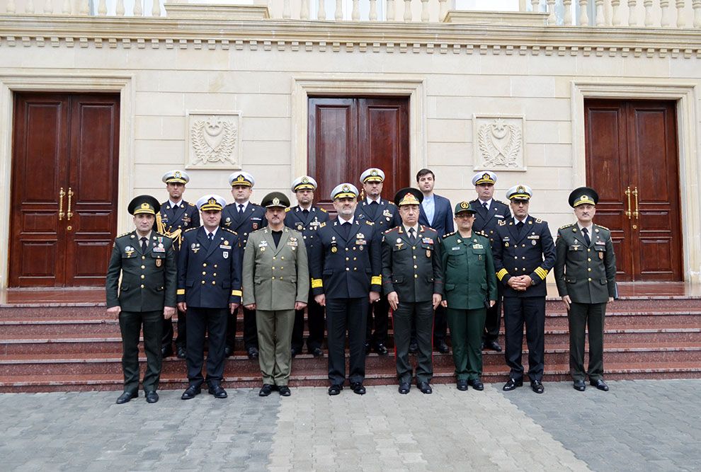 Delegation of Iranian Navy visits Military institute & one of military units [PHOTOS]