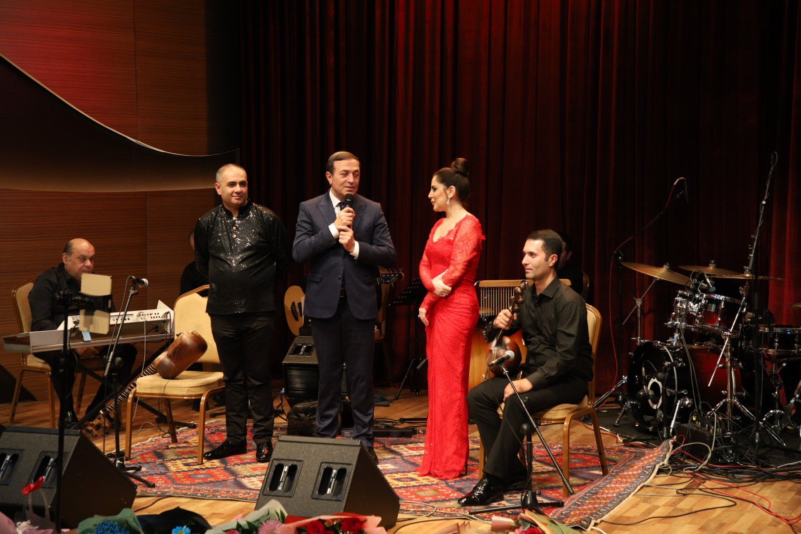 Well-known singer and tar player delight audience with heart-touching music [PHOTOS]