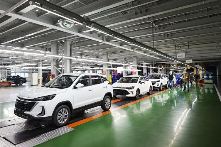 China set record for car production