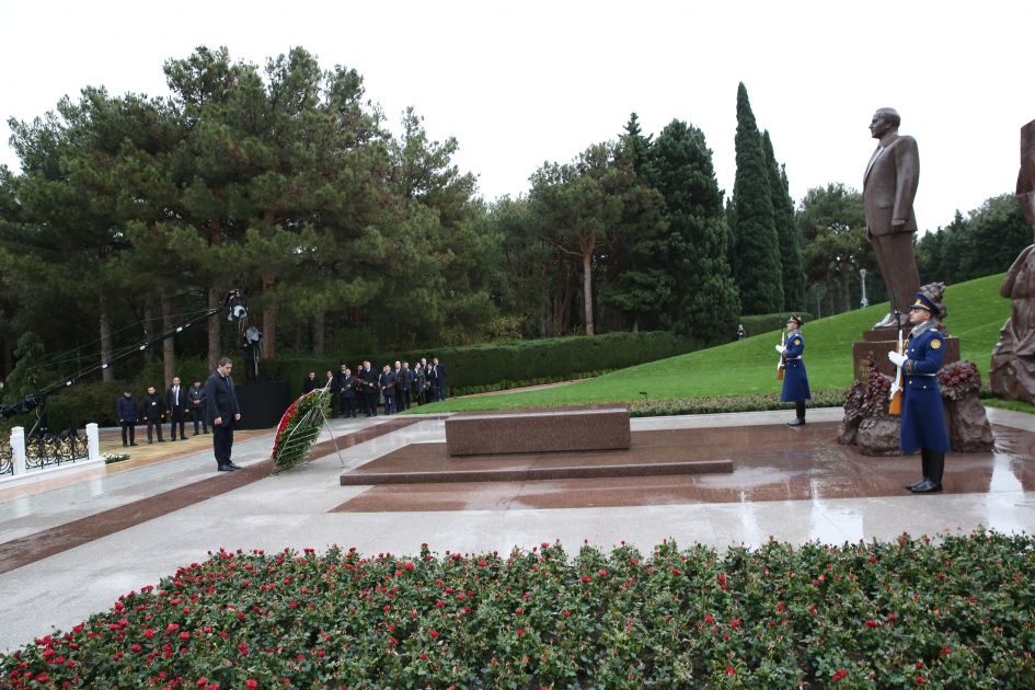 Delegation of Parliament of Georgia visited the tomb of the National Leader [PHOTOS]