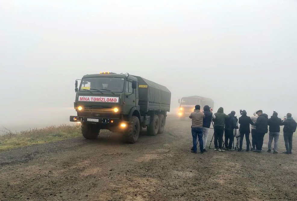 Media representatives observe the work of engineer-sapper units [PHOTOS/VIDEOS]