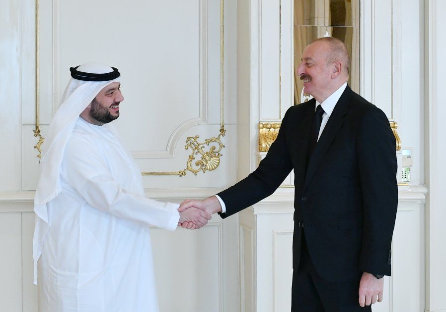 President Ilham Aliyev receives UAE's Investments Minister [PHOTOS]