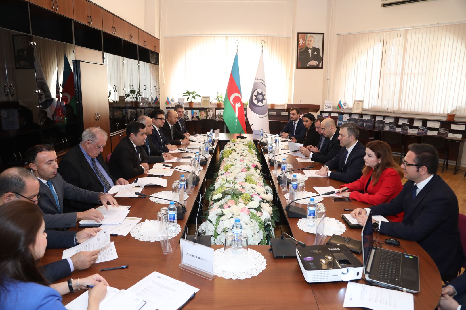 Azerbaijan's Science and Education Ministry & Ombudsman discuss effective provision of right to education
