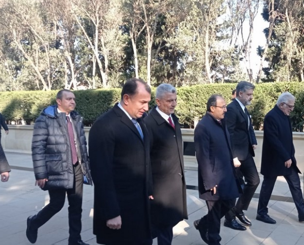Turkish Trade Minister visits Alley of Martyrs