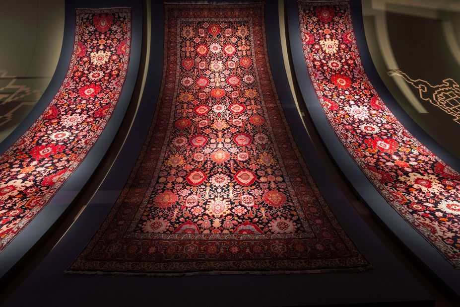 CNN posts article on Azerbaijani carpet weaving