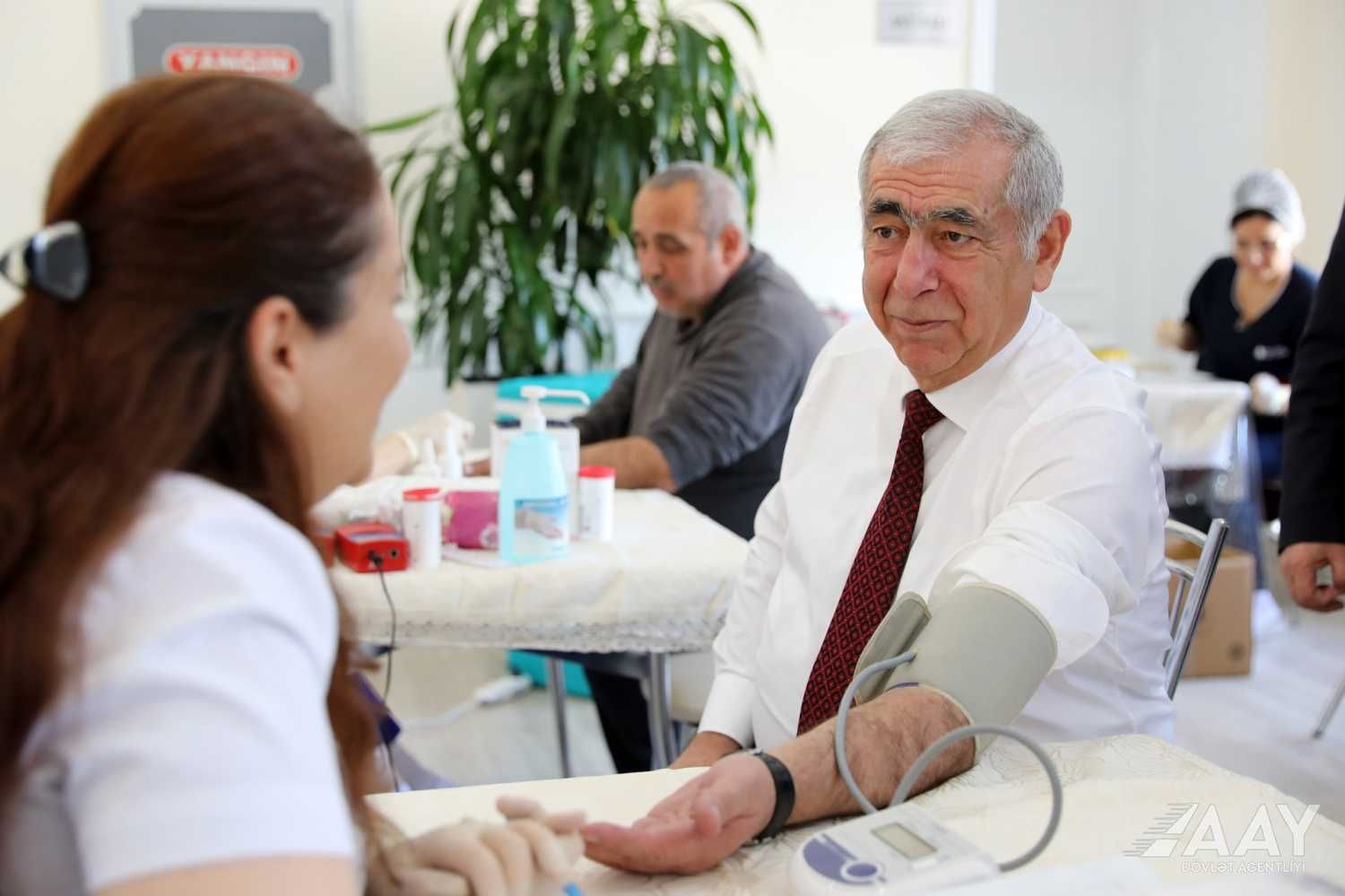 Azerbaijan's State Road Agency hosts blood donation action [PHOTOS]