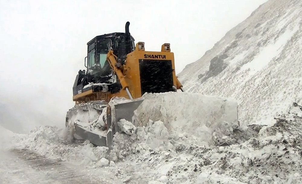 Supply roads in liberated territories are cleared of snow cover [VIDEO]
