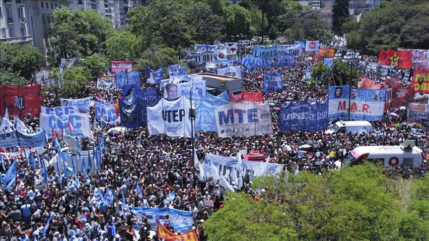 Thousands protest in Argentina over proposed economic reforms
