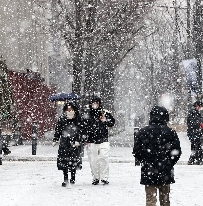 Seoul sees heaviest December snowfall in over 40 years; more snow expected  over weekend