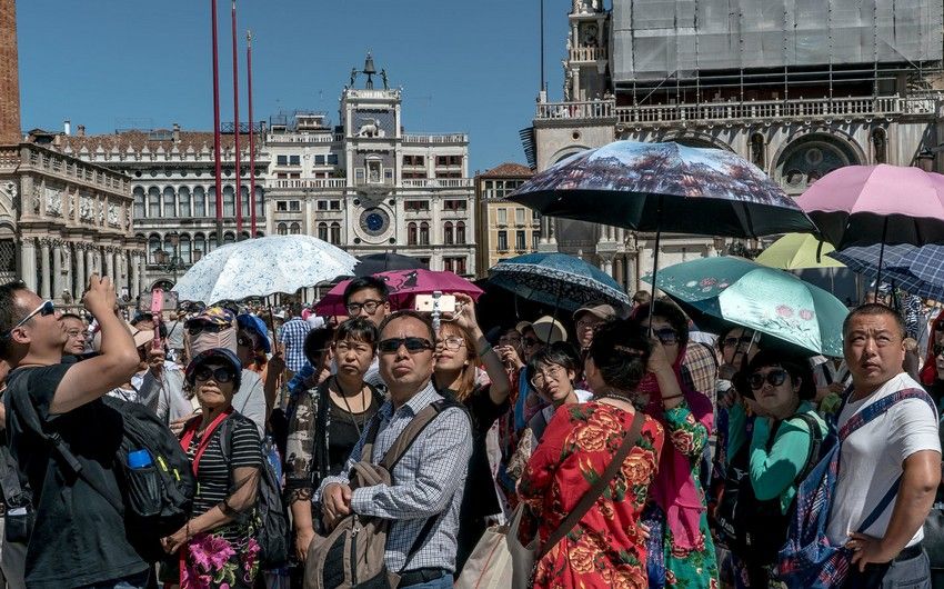 Venice to ban large tourist groups and loudspeakers