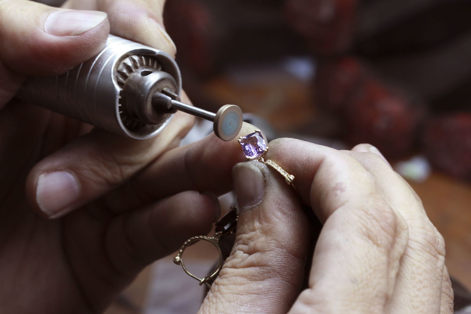 Azerbaijan extends tax breaks for jewelry production machines