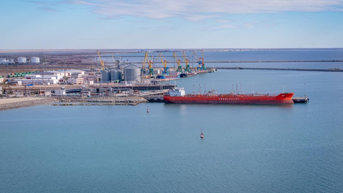 KazTransOil boosts oil transit from Aktau port to Baku