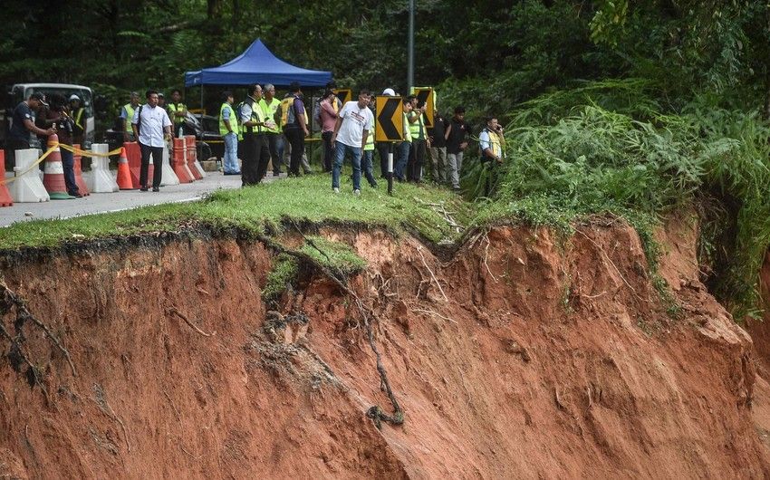 Landslide in Philippines kills seven people