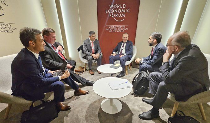 Azerbaijan's Economy Minister holds discussion with Honeywell CEO
