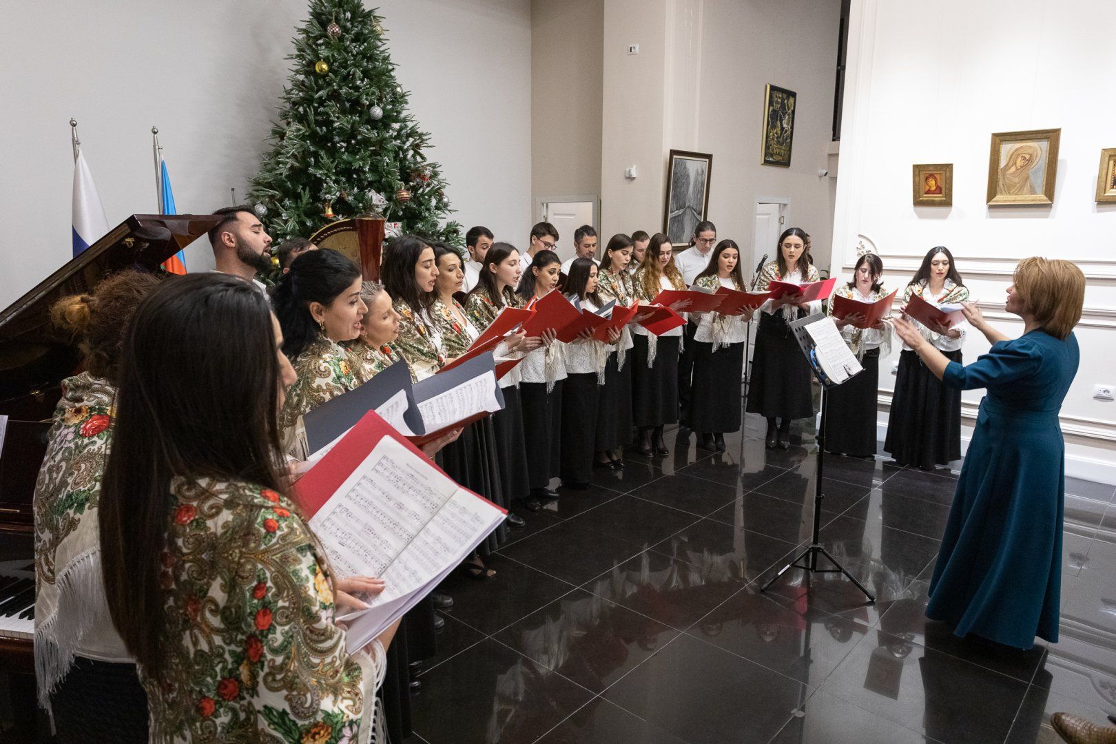 Yuletide Evenings celebrated in Baku with spectacular concert [PHOTOS]