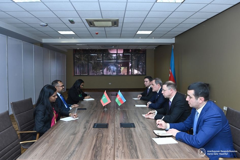 Azerbaijani FM meets with his Maldivian counterpart