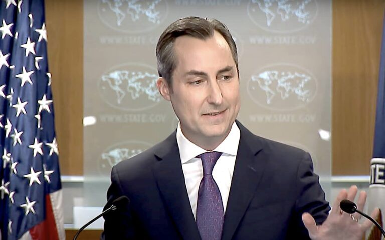 US official turns down provocative questions by pro-Armenian journalist