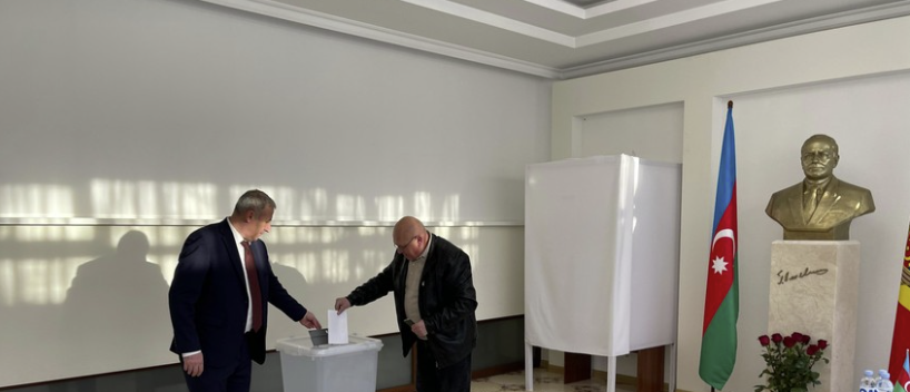 Voting in Moldova begins in extraordinary presidential elections in Azerbaijan [PHOTOS]