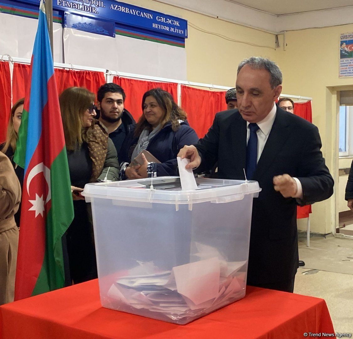 Azerbaijan's Prosecutor General votes in presidential elections [PHOTOS]