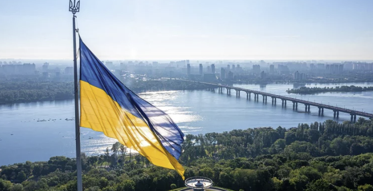 Voting in Ukraine begins amid air attacks
