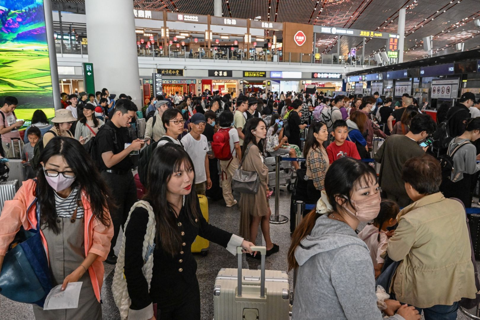 Lunar New Year Eve sees over 190 million passenger trips across China