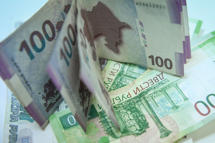 Azerbaijan increases use of national currency with Russia